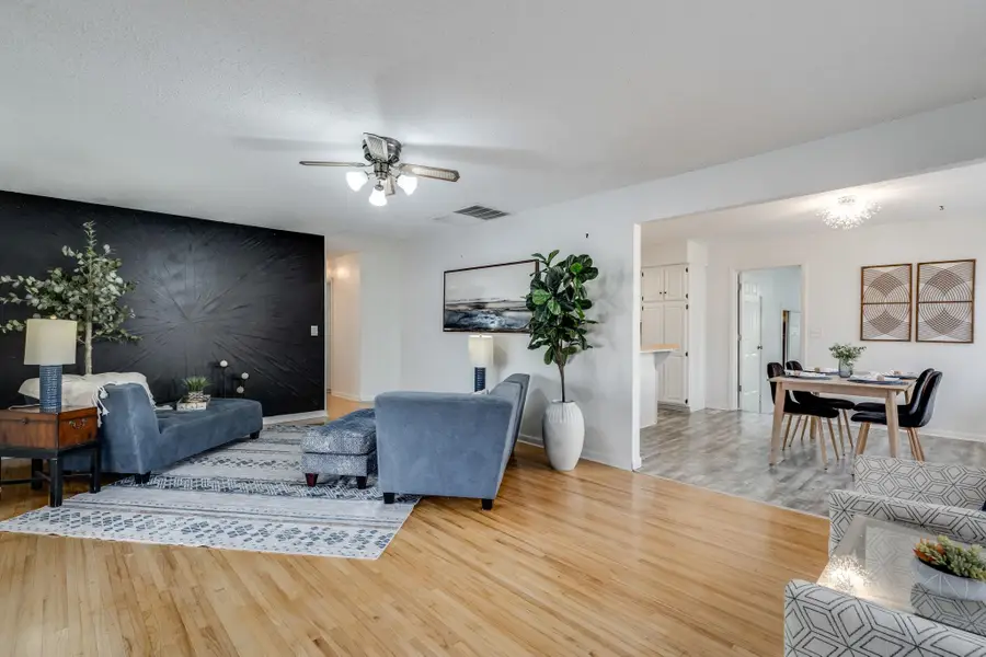 2210 W Columbine Ln, Wichita, KS 67204 - Image #3