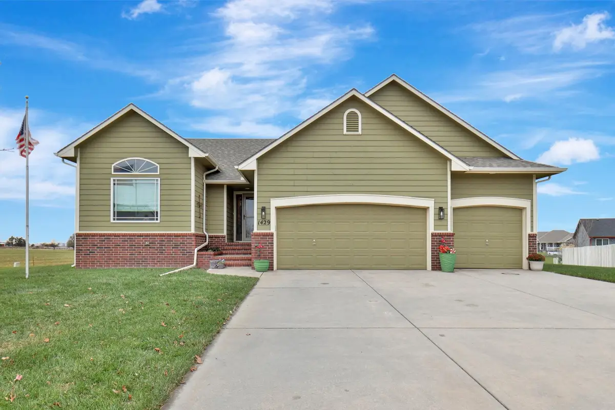 1429 Chestnut Ct, Halstead, KS 67056 - Image #1
