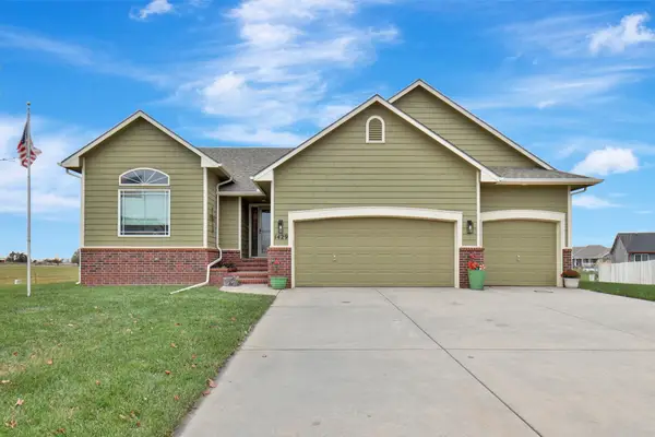 1429 Chestnut Ct, Halstead, KS 67056