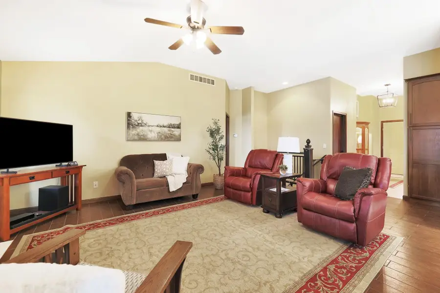 1429 Chestnut Ct, Halstead, KS 67056 - Image #2