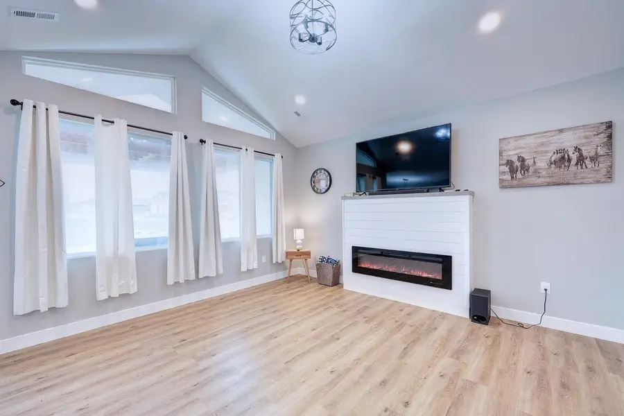 1205 E Park Glen Ct, Clearwater, KS 67026 - Image #2