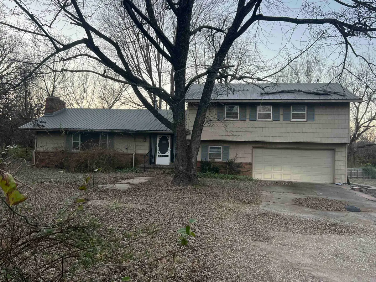 2215 N 8th St, Arkansas City, KS 67005 - Image #1