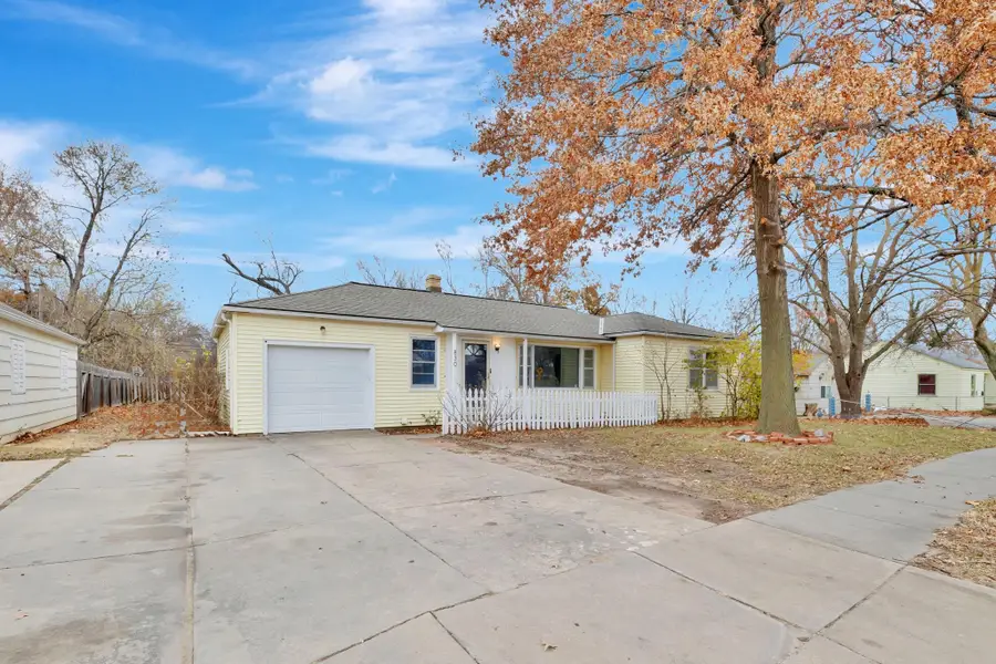 830 S Bluff Ave, Wichita, KS 67218 - Image #2