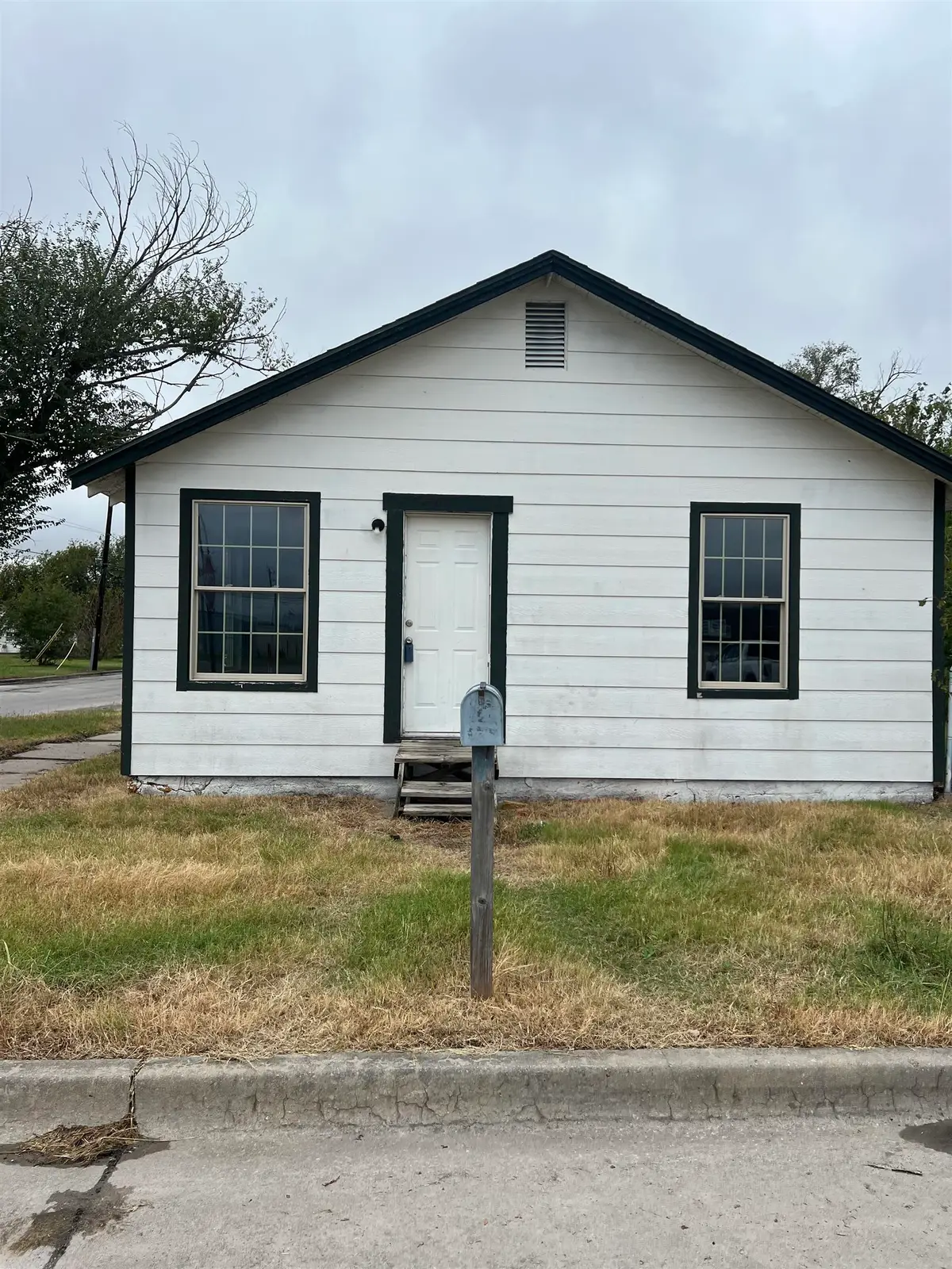 1533 S Saint Clair Ave, Wichita, KS 67213 - Image #1