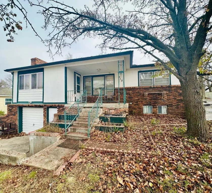 912 Fairfield Ave, Newton, KS 67114 - Image #1