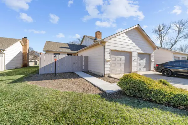 1324 Parkwood Dr, Salina, KS 67401