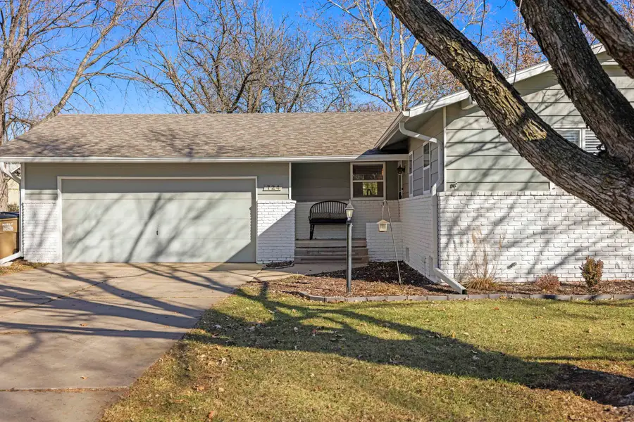 724 Crescent Dr, Hesston, KS 67062 - Image #3