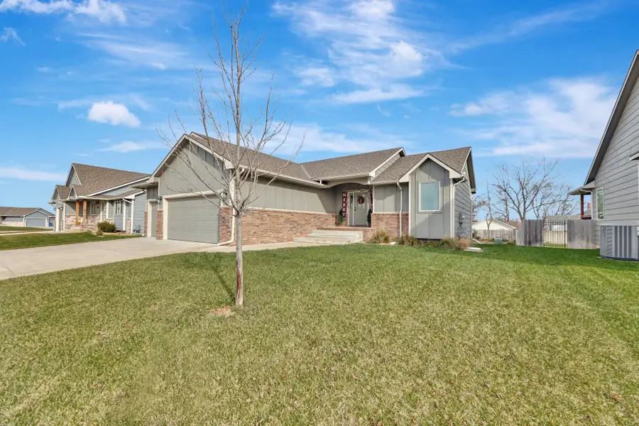 2354 S Chateau St, Wichita, KS 67207 - Image #2