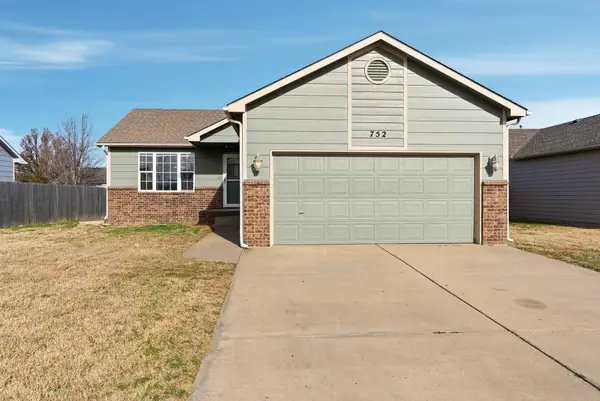 752 E Greenwood, Haysville, KS 67060