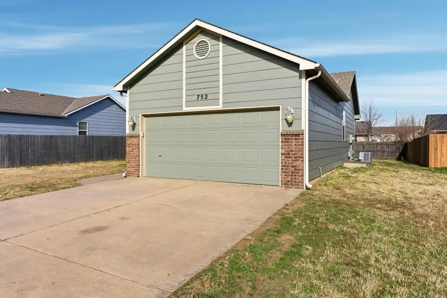 752 E Greenwood, Haysville, KS 67060 - Image #3