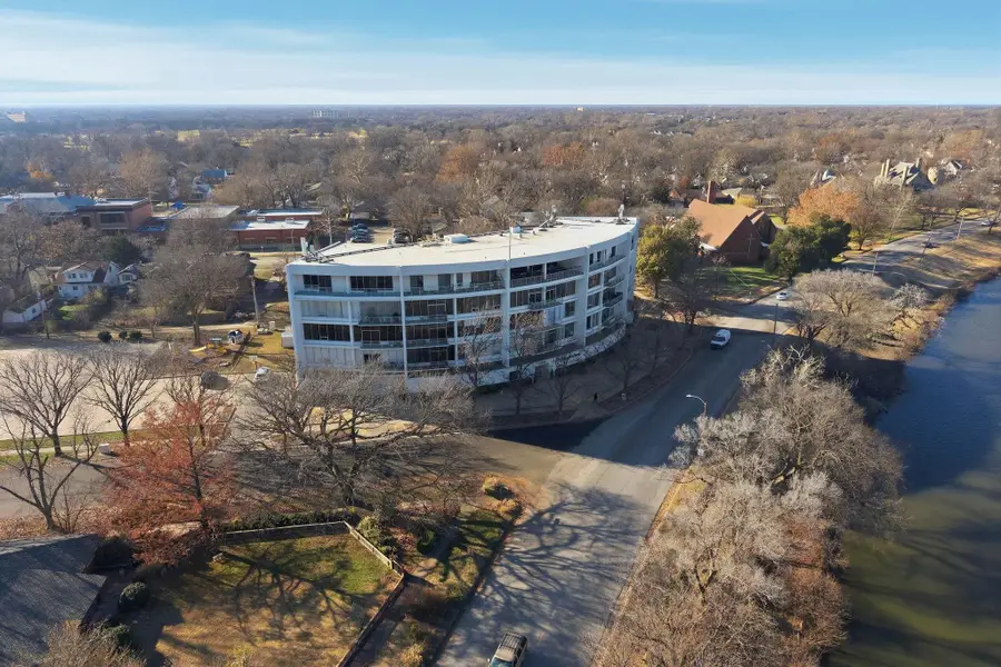 1401 W River Blvd 3a, Wichita, KS 67203 - Image #2