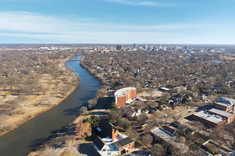 1401 W River Blvd 3a, Wichita, KS 67203 - Image #3