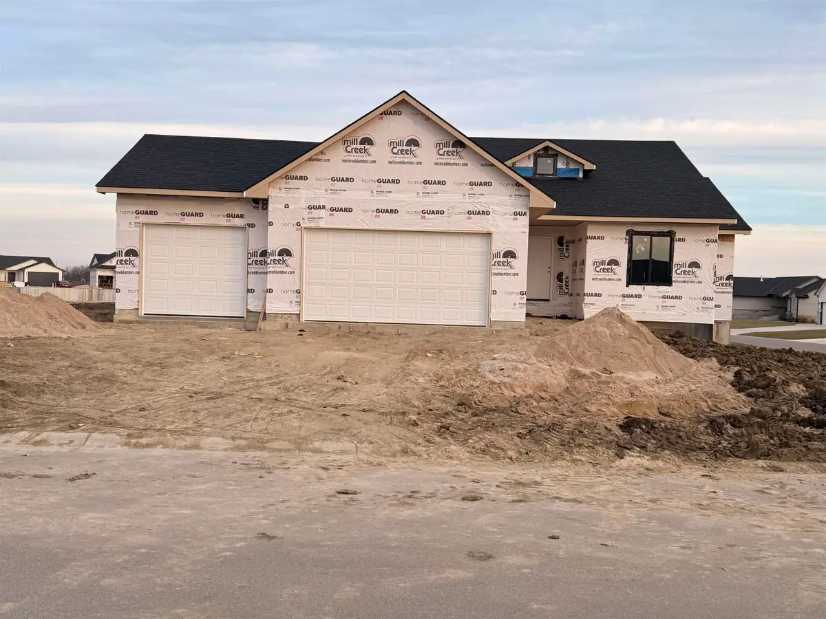 2153 S Chateau Ct, Wichita, KS 67207 - Image #1