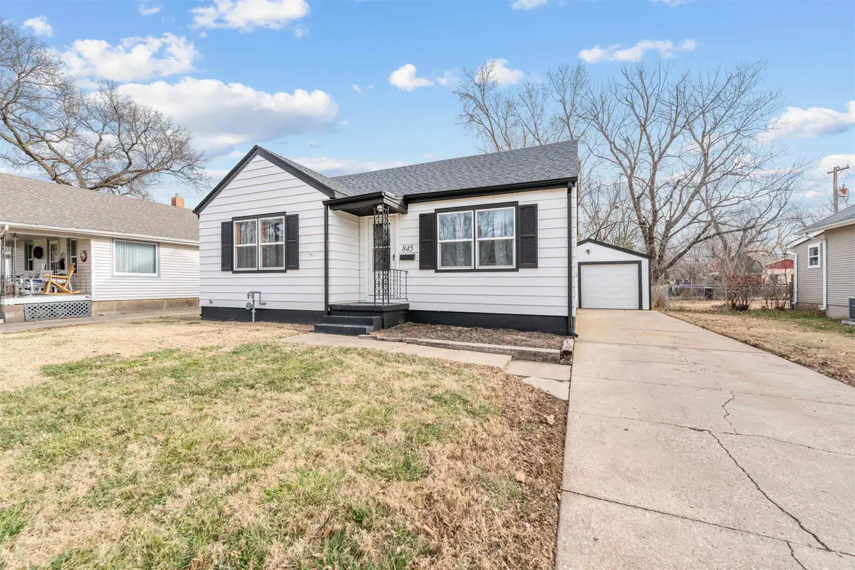845 Sheridan St, Salina, KS 67401 - Image #1