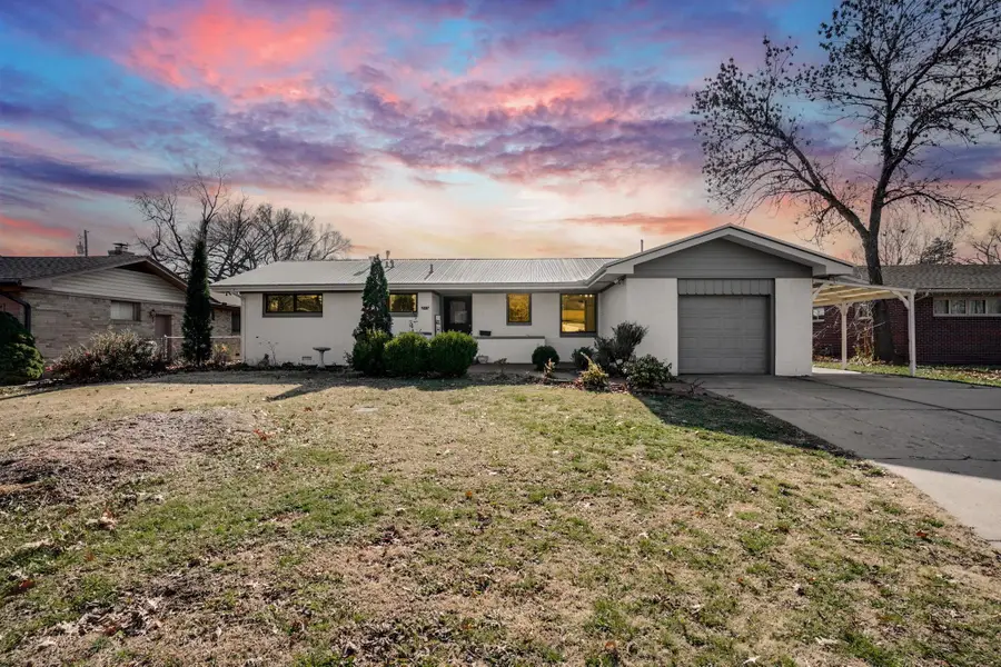 2525 W Manhattan Dr, Wichita, KS 67204 - Image #2