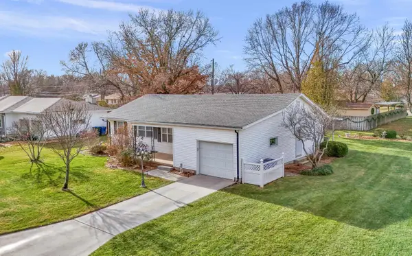 2021 Roanoke Ln, Newton, KS 67114