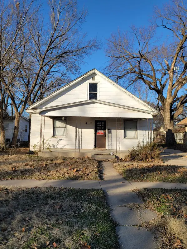 408 W 3rd St, Newton, KS 67114