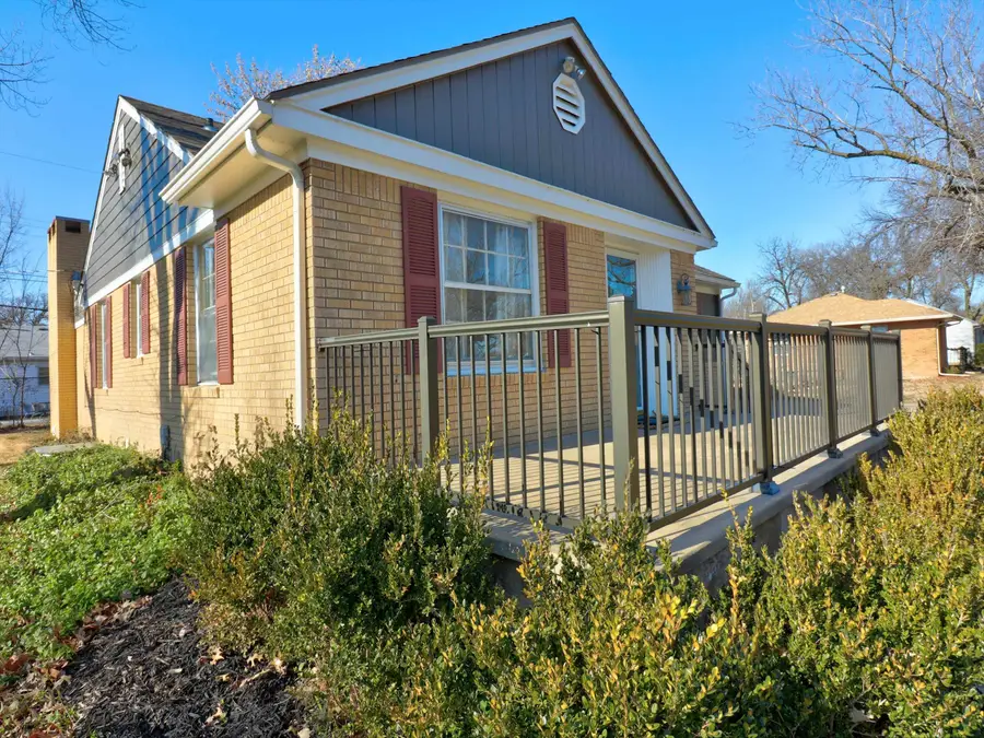 805 Columbus Ave, Newton, KS 67114 - Image #2