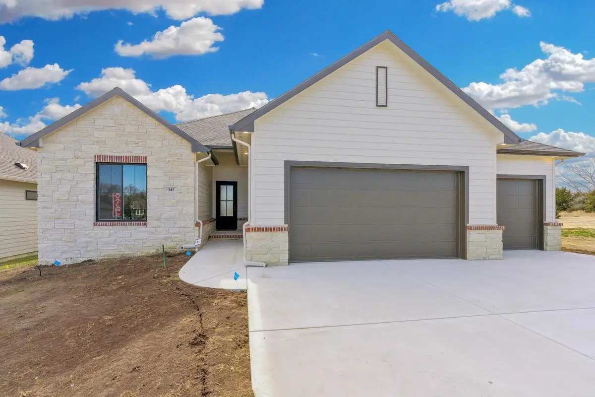 345 N Jackson Heights Ct, Wichita, KS 67206 - #1