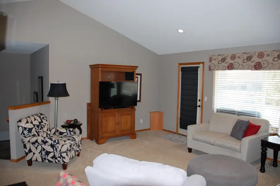 645 N Cedar Downs Cir, Wichita, KS 67235 - Image #2