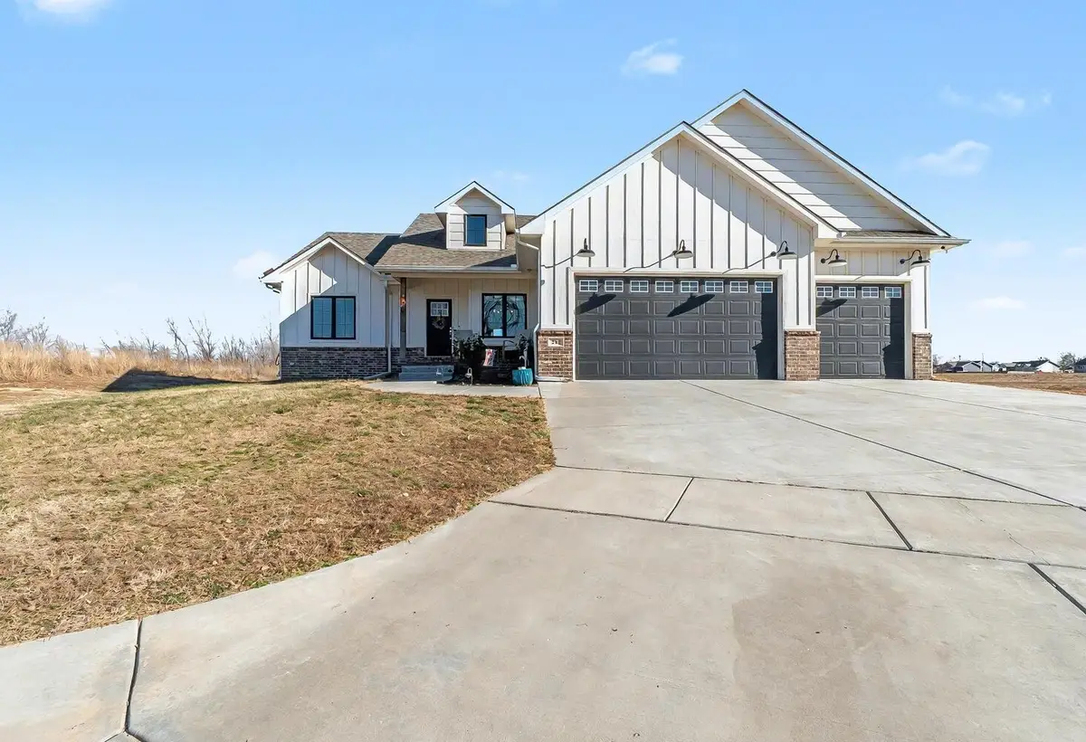 300 N Devinshire Ave, Bentley, KS 67016 - Image #1