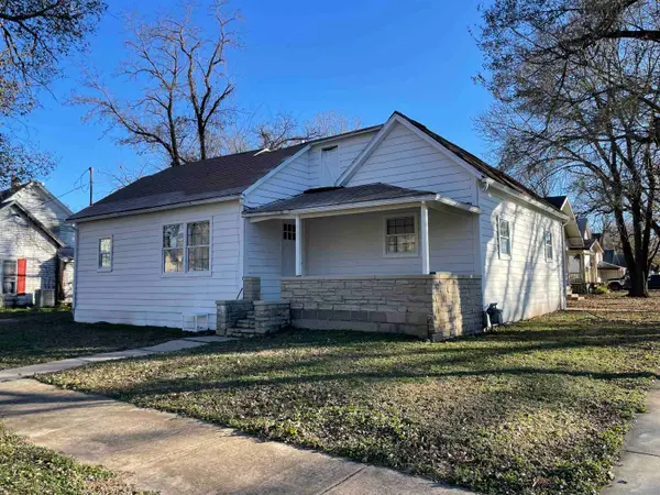 421 W 10th, Winfield, KS 67156
