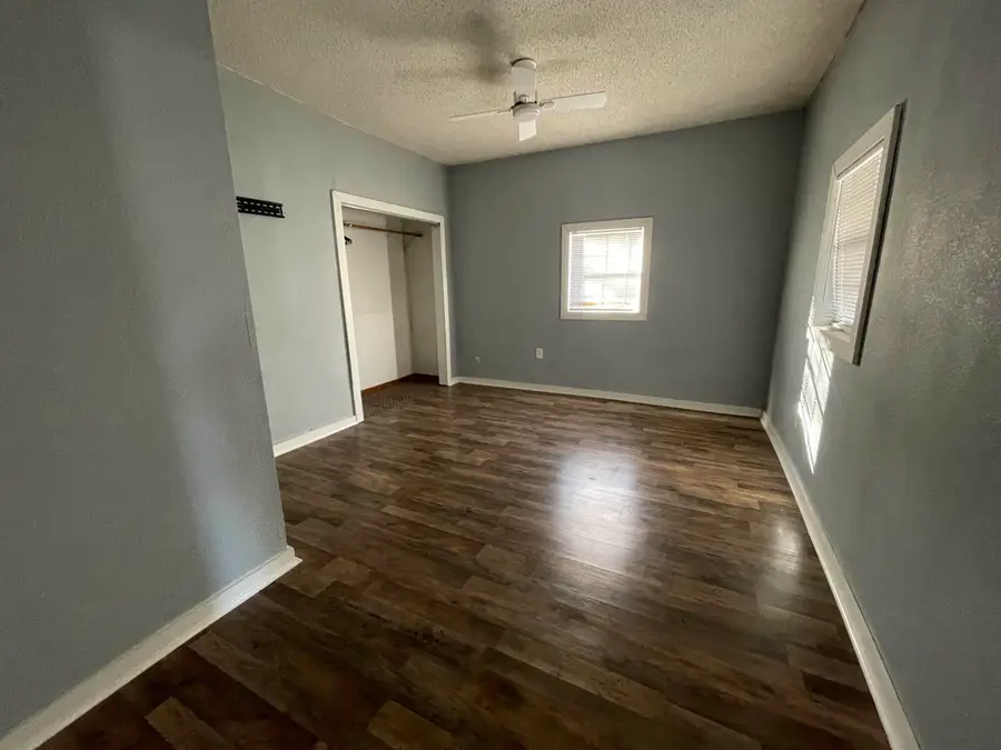 421 W 10th Ave, Winfield, KS 67156 - Image #3