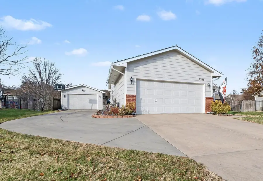 2325 S Leecrest St, Wichita, KS 67209-3047 - Image #3