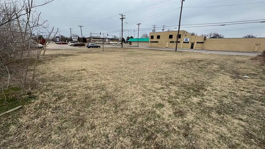 3636 W Douglas Ave, Wichita, KS 67203 - Image #2