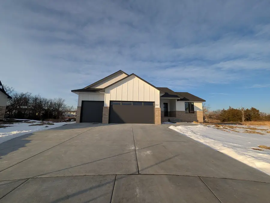 2527 S Clear Creek St, Wichita, KS 67230 - #2