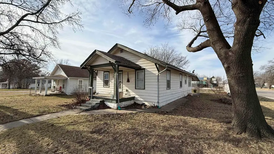 203 S High St, Eureka, KS 67045 - Image #2