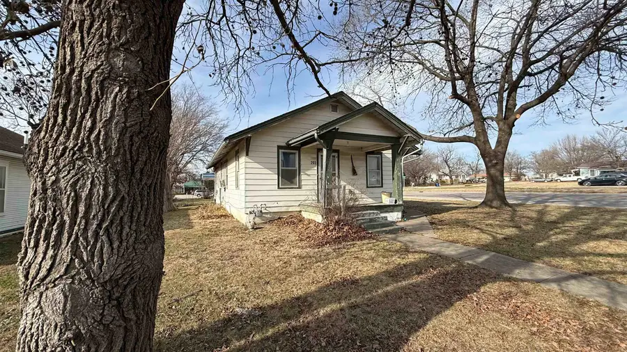 203 S High St, Eureka, KS 67045 - Image #3