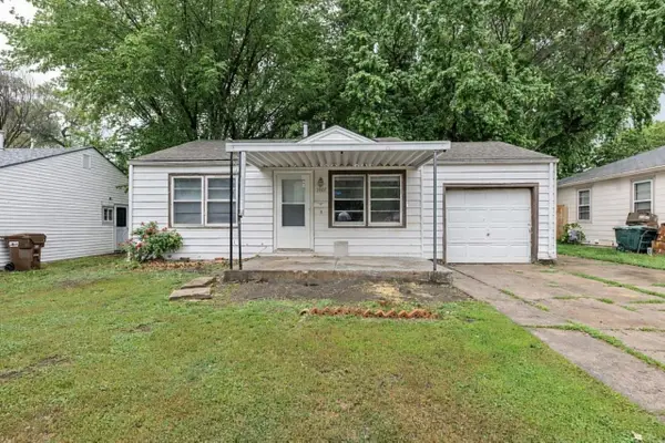 1007 Waverly St, Wichita, KS 67218