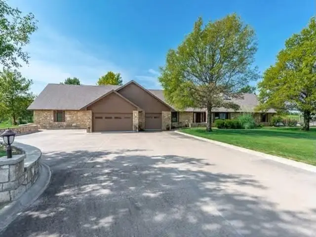 1 Braid Hill Dr, Winfield, KS 67156 - Image #2