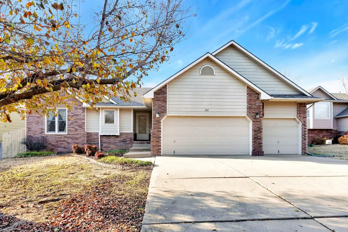 301 N Walnut Creek Dr, Derby, KS 67037 - Image #1