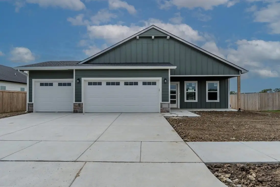 355 N Woodstone St, Derby, KS 67037 - Image #1