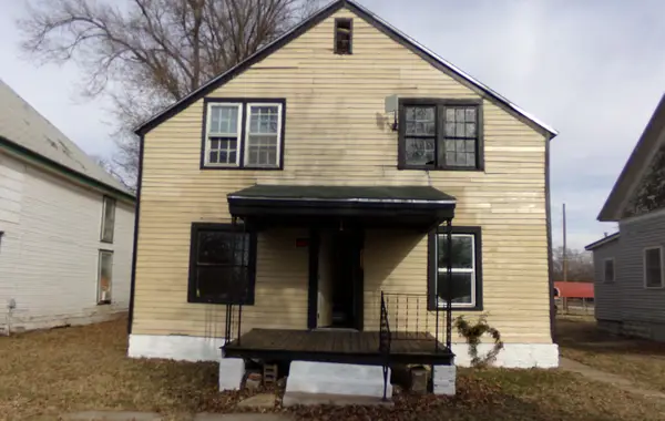 318 E 7th Ave, Winfield, KS 67156