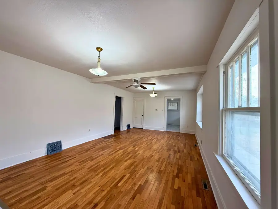 904 E Ash St, Salina, KS 67401 - Image #3