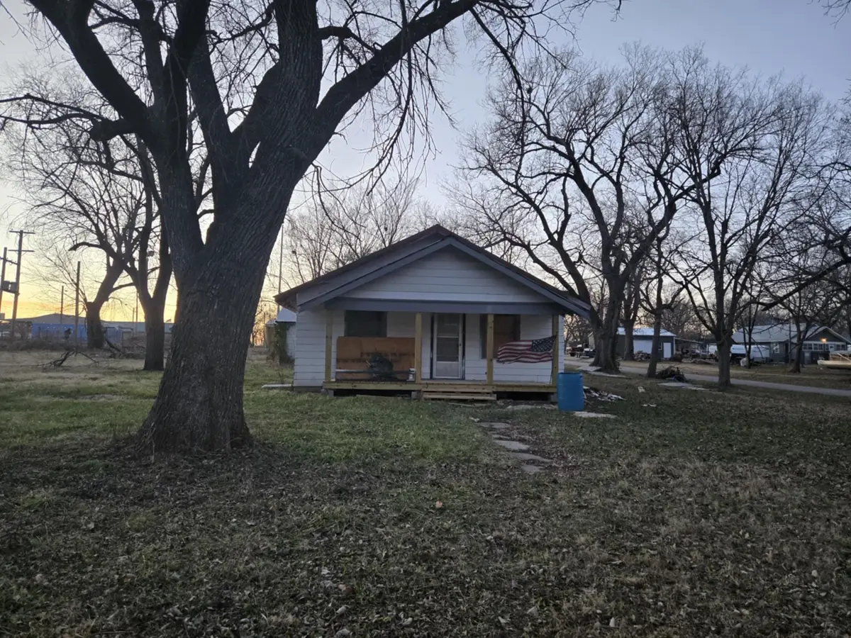 109 N Jackson St, Toronto, KS 66777 - Image #1