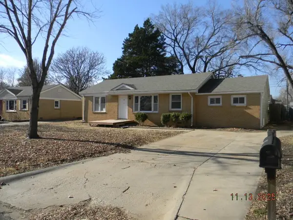 215 S Sunset Ave, Haysville, KS 67060