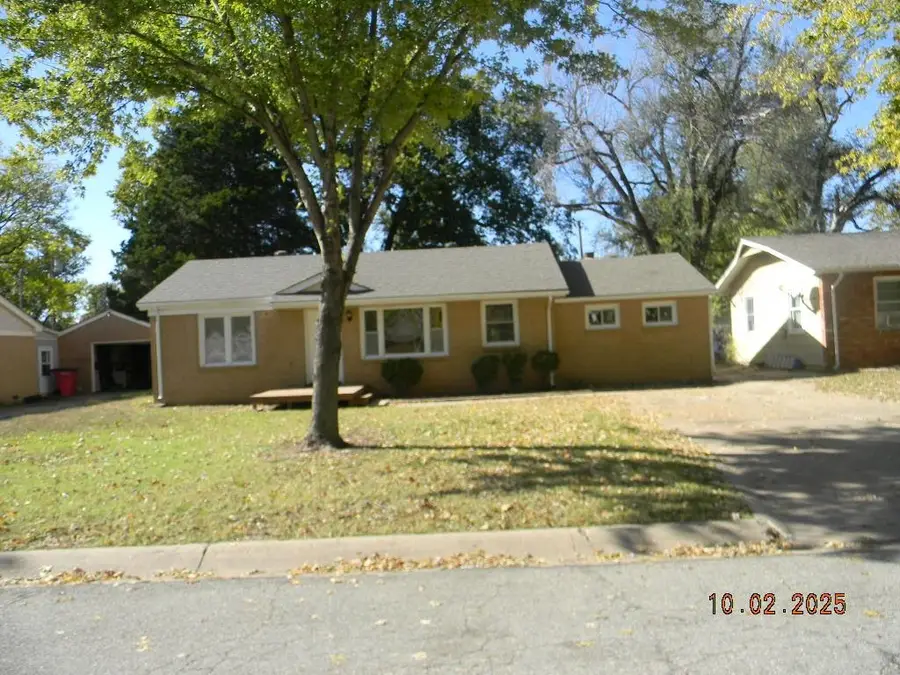 215 S Sunset Ave, Haysville, KS 67060 - #3