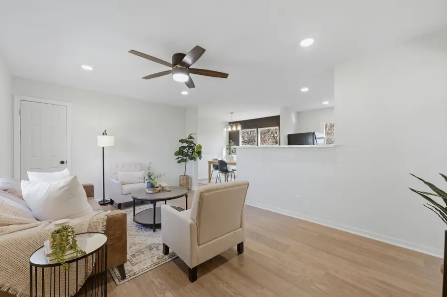 908 N Ridgewood Dr, Wichita, KS 67208 - Image #2