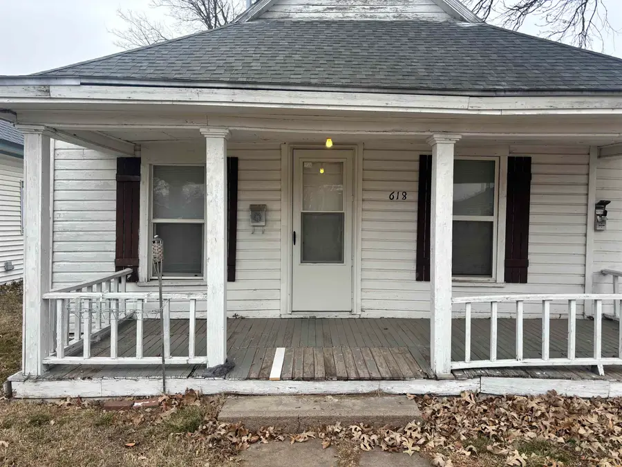 618 E 6th Ave, Hutchinson, KS 67501 - #2