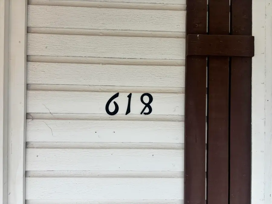 618 E 6th Ave, Hutchinson, KS 67501 - #3