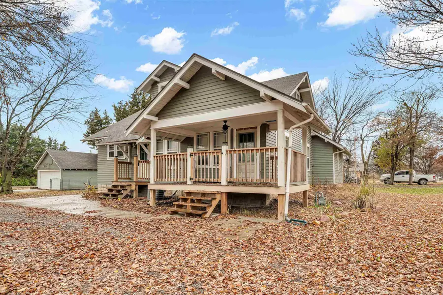 1125 E Broadway St, Newton, KS 67114 - #2