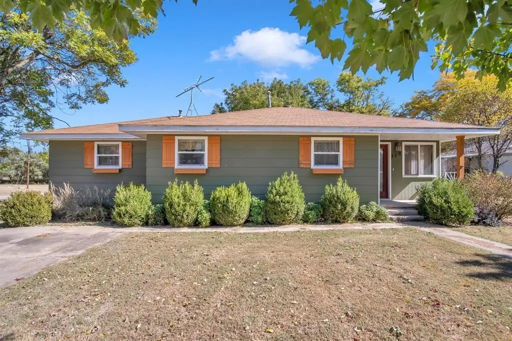 712 N Elm, Peabody, KS 66866 - Image #1