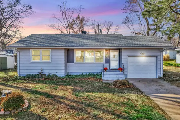 5 Grove Ct, Newton, KS 67114