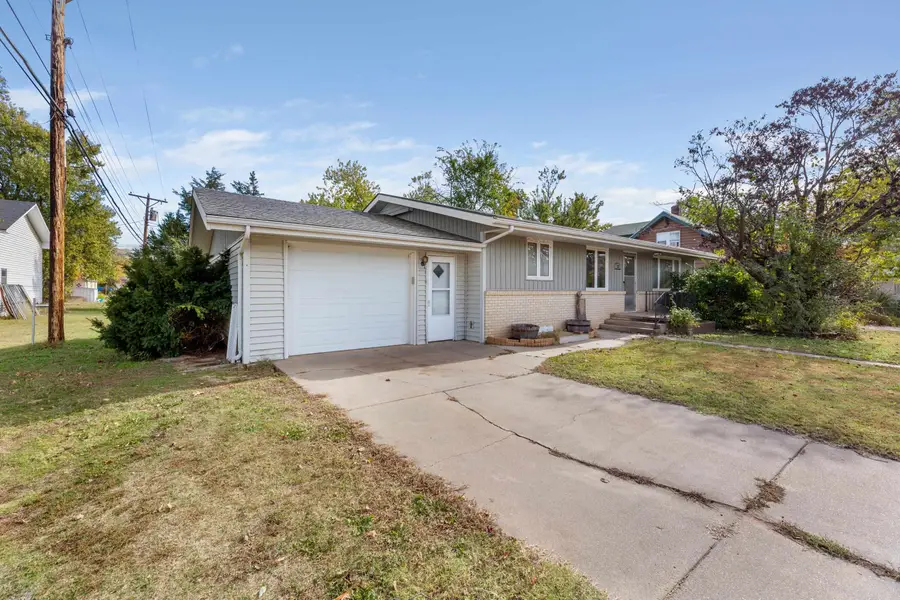 122 S Maple St, Pretty Prairie, KS 67570 - #2