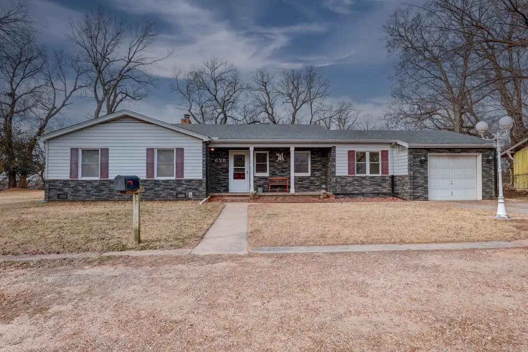 625 N 9th St, Arkansas City, KS 67005 - Image #1