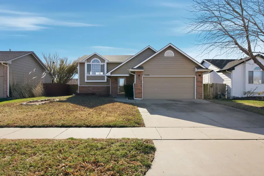 4426 E Falcon St, Wichita, KS 67220-1776 - Image #2